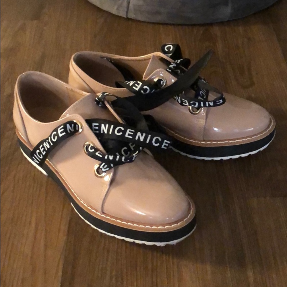 Pazzle Nude Patent Leather Lace Up Shoe Size 7.5